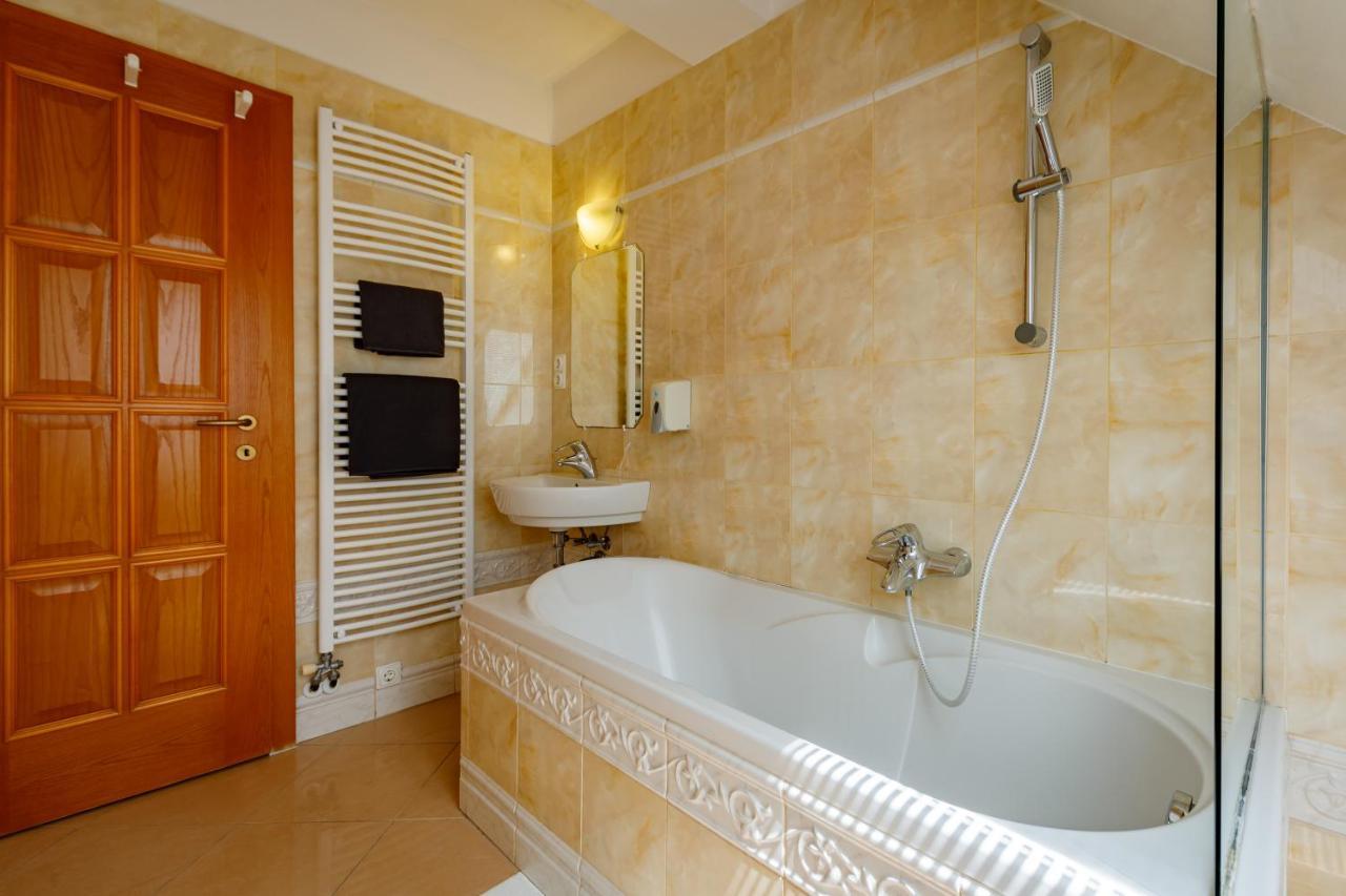 Villa Muzsa Deluxe บาลาตอนฟือเรด ภายนอก รูปภาพ